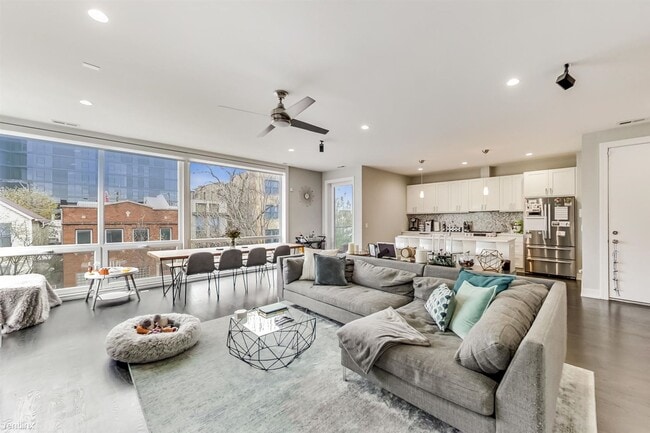 Building Photo - 2 br, 2 bath  - 2233 N Washtenaw Ave # 2S