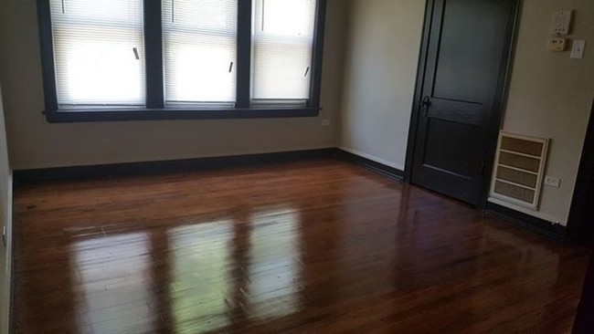 Foto del edificio - 2905 W 66th St #2, Chicago IL