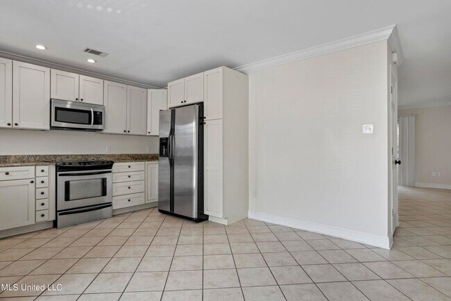Building Photo - Charming Downtown Ocean Springs 3-Bedroom ...