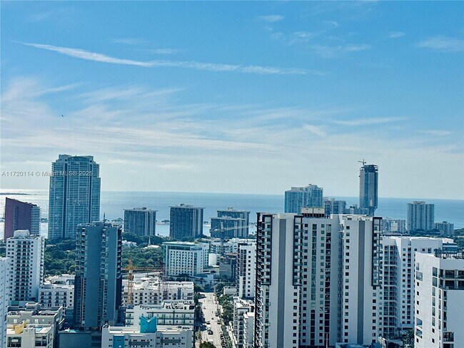 Foto del edificio - 185 SW 7th St