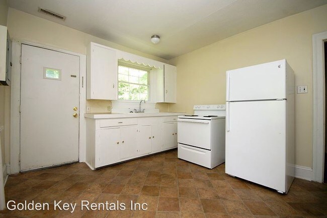 Building Photo - 2 br, 1 bath House - 410 W. Ash St.