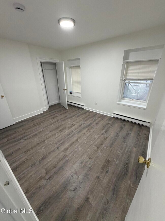 Building Photo - 58 S Swan St