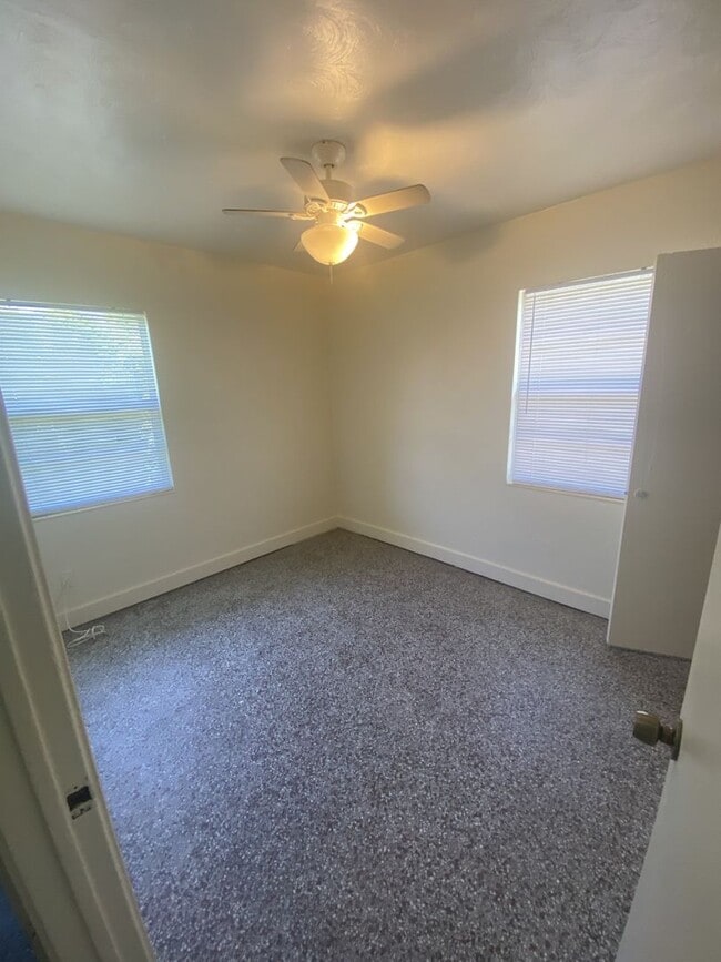 Building Photo - 2 bed 1 Bath Leesburg