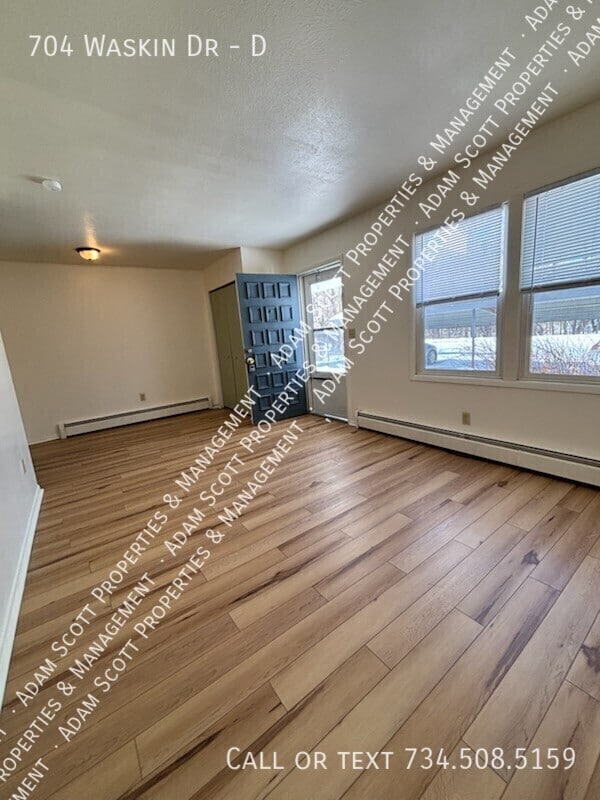 Building Photo - 704 Waskin Dr