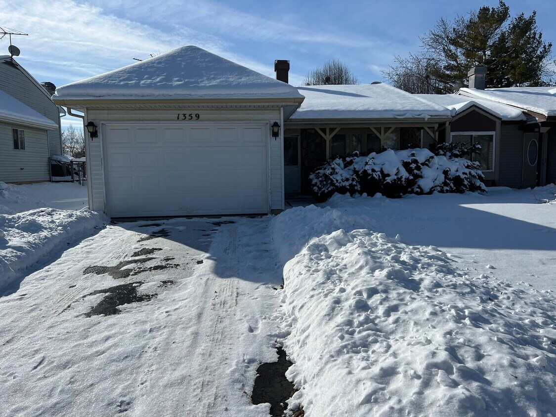 Primary Photo - 1359 Maroon Dr