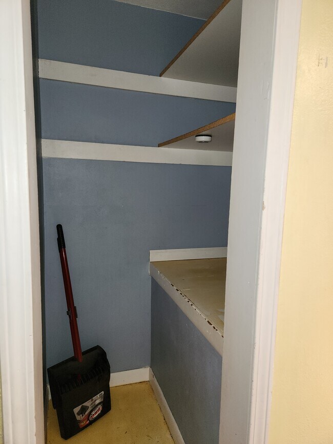 Despensa de cocina - 1324 W 4th St