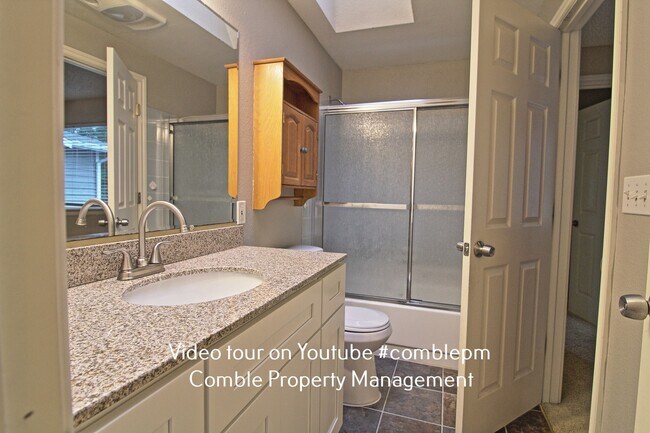 Building Photo - 16005 NE 40th Ct