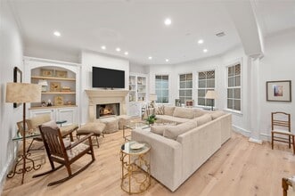 Building Photo - 1235 Wynden Oaks Garden Dr