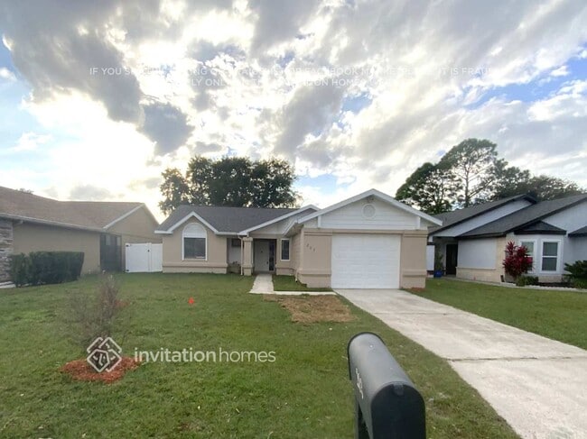 Building Photo - 203 N Lake Ct