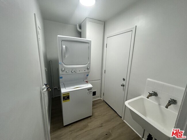 Foto del edificio - 11913 Tennessee Ave