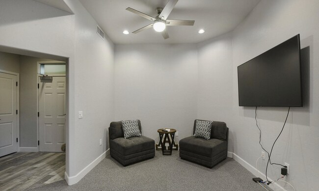 Foto del edificio - 446 N Campbell Ave