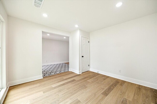 Foto del edificio - 5619 Deepcreek Ln