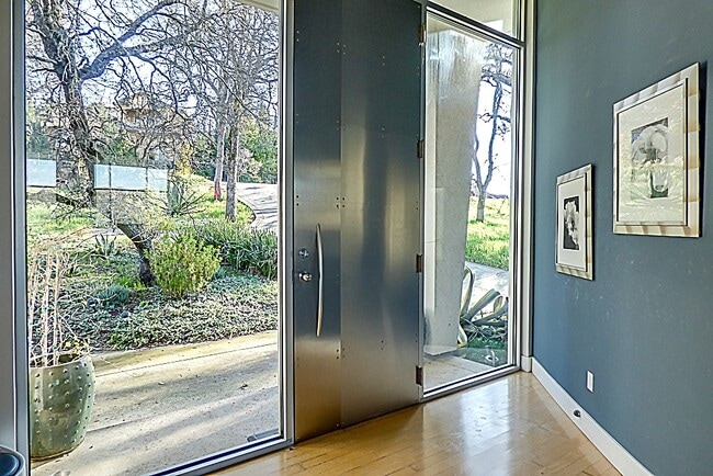 Building Photo - 108 Lost Oak Ct