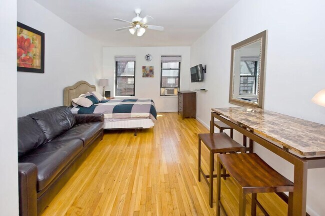 Foto del edificio - 325 E 80th St