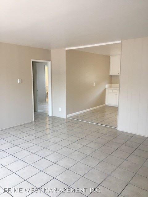 Foto del edificio - 9045-9055 Orion Ave