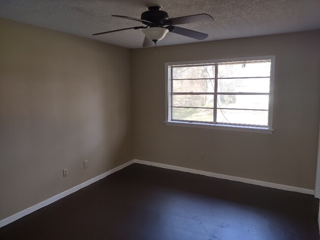 Foto del edificio - 306 Holly Ridge Dr