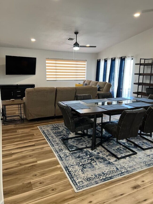 Foto del edificio - MOVE IN SPECIAL!!! Unfurnished Long Term P...