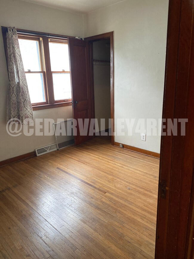 Foto del edificio - 2 Bedroom, 1 bath house in Waterloo