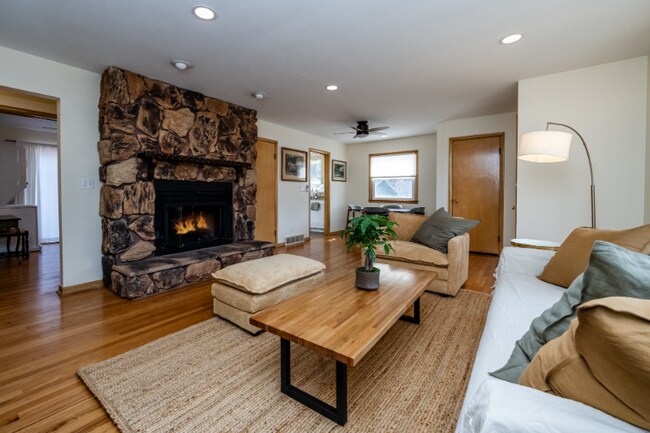 Building Photo - 2767 Oakwood Ln