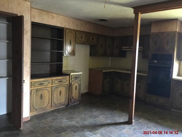 Building Photo - 121 W Pecan St