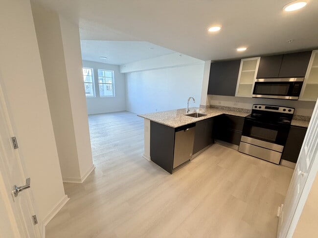 Building Photo - 5592 Pga Blvd