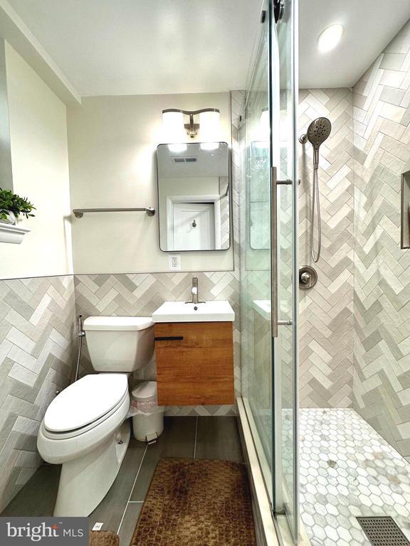 Foto del edificio - 8140 Drayton Ln