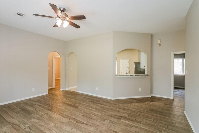Foto del edificio - 12103 Lakewood Villa Dr