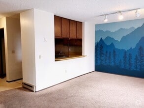 Building Photo - 2714 Forest Park Dr