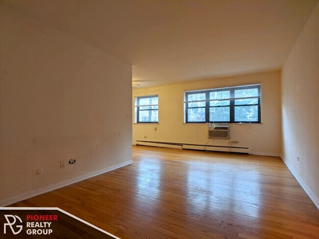 Foto del edificio - 502 W Briar Pl