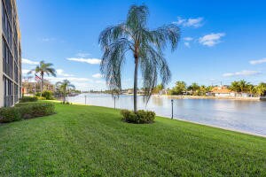 Building Photo - 2 Bed/2 Bath Condo in Deerfield Beach
