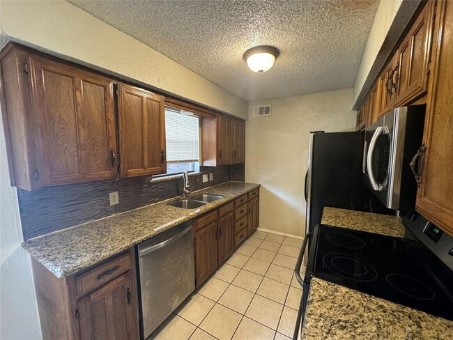 Building Photo - 2721 Hurstview Dr