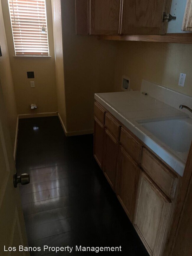 Building Photo - 4 br, 3 bath House - 1667 Hemlock Dr