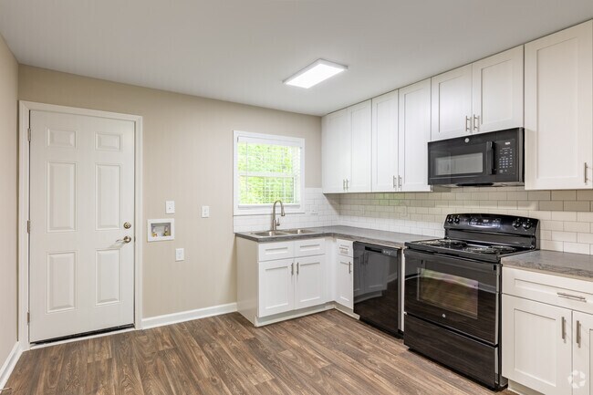 2BR, 1BA - Cocina/comedor de 900SF2 - Langley Place