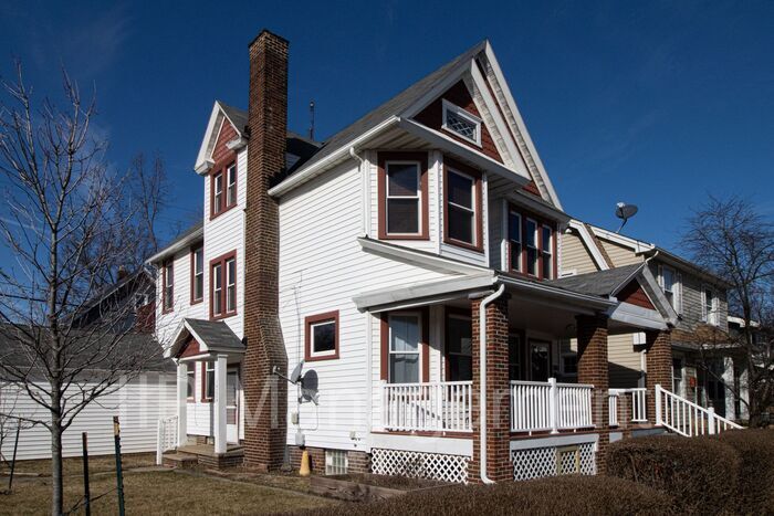 Primary Photo - Gorgeous 3BR 1BA Up Unit in Lakewood!