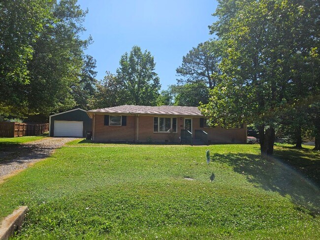 Building Photo - 504 Wren Dr