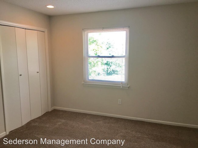 Building Photo - 802 S Willow Dr