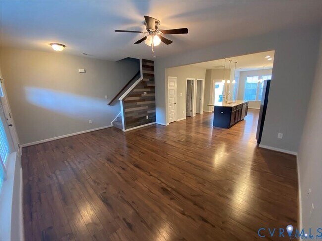 Building Photo - 8040 Rutland Village Dr