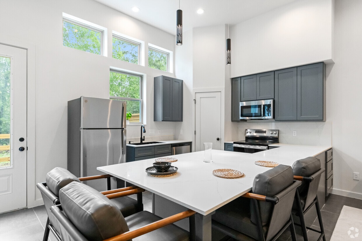 Foto principal - Cypress Manor Luxury Living