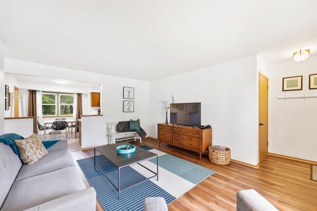 Foto del edificio - 2728 Florann Dr