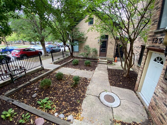 Foto del edificio - Quaint 3 Bed, 2 Bath in Lincoln Park - Pot...