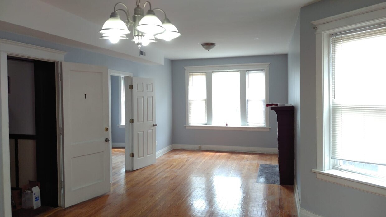 Primary Photo - 4816 W Belden Ave