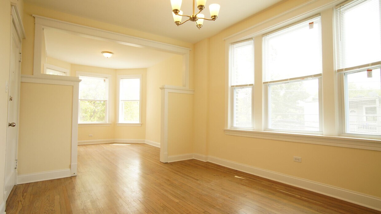 Primary Photo - 3136 W Logan Blvd