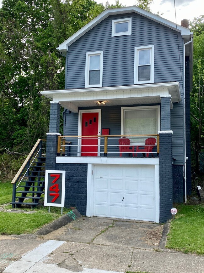Building Photo - 747 Kendall Ave