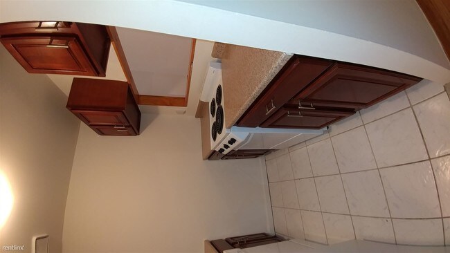 Foto del edificio - 76-22 Grand Central Pkwy