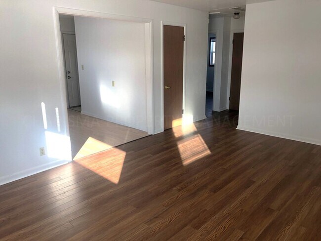 Building Photo - Zip Zap Properties