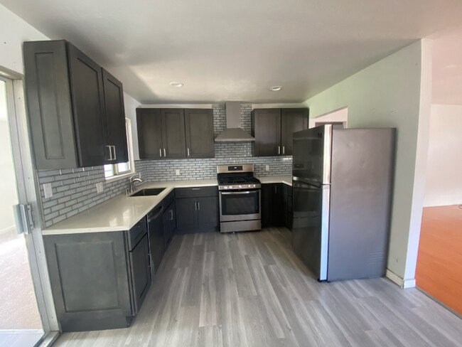 Building Photo - 72 Montalvin Dr