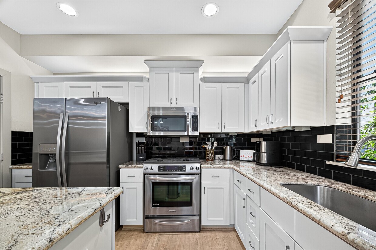 Foto principal - 4510 Inker St