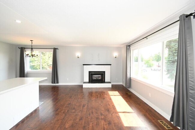 Building Photo - 4 bedroom in Prince George BC V2N 2T9