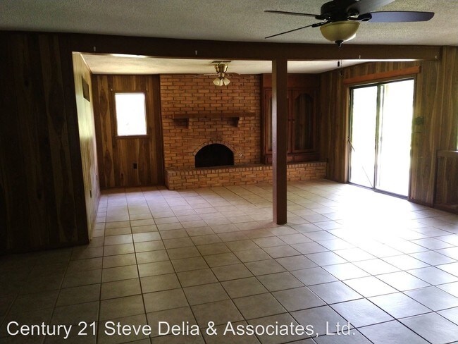 Building Photo - 4 br, 2 bath House - 1720 N. Pine St.