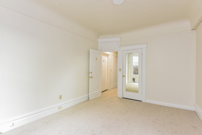 Building Photo - 1024 Bush St